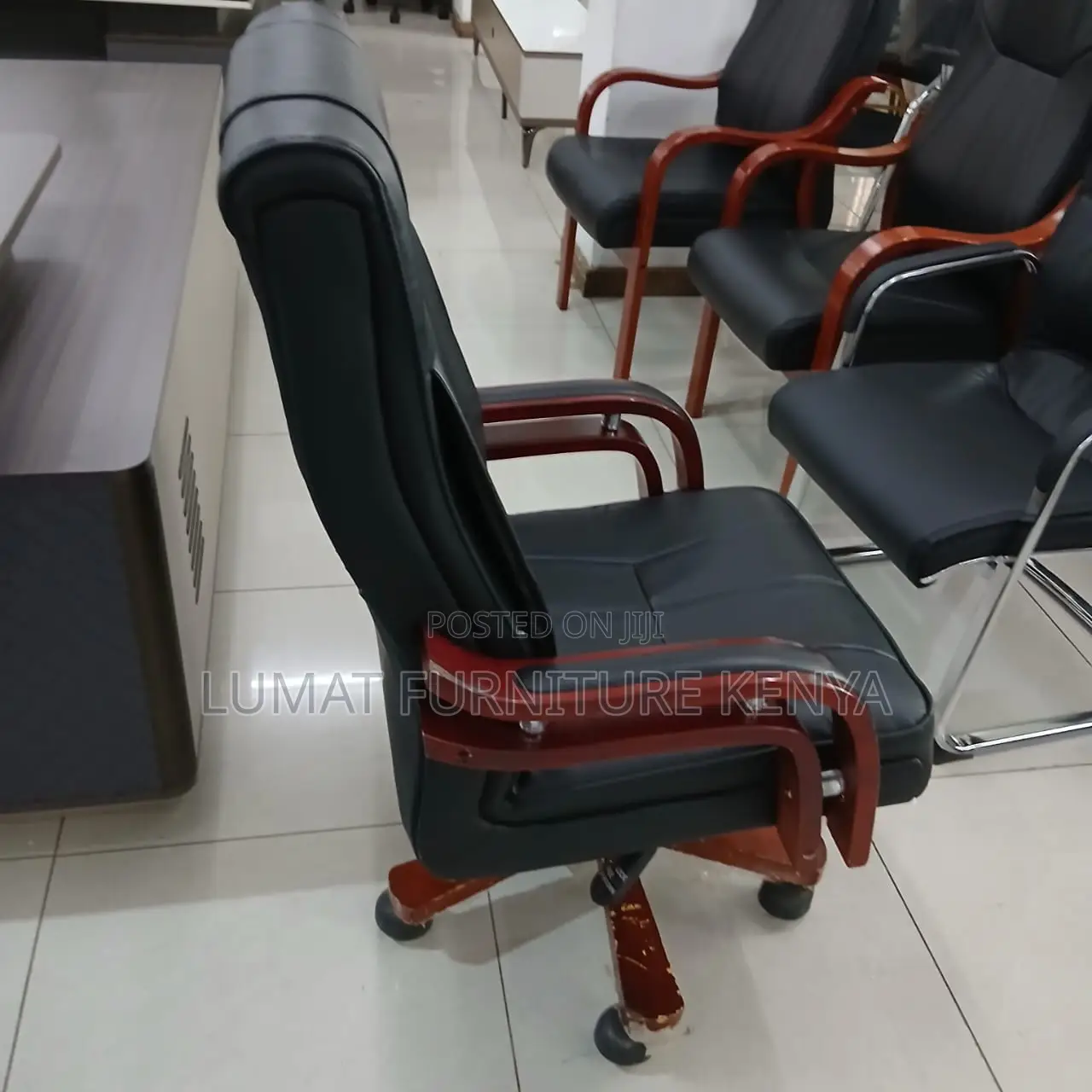 Modern Leather Bliss Executive Seat