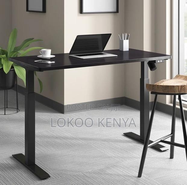 Office Desk; Black 1.4 M Electric Adjustable Standing Desk