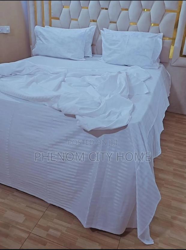 Soft Cotton Stripped Bedsheets With Cases - main view