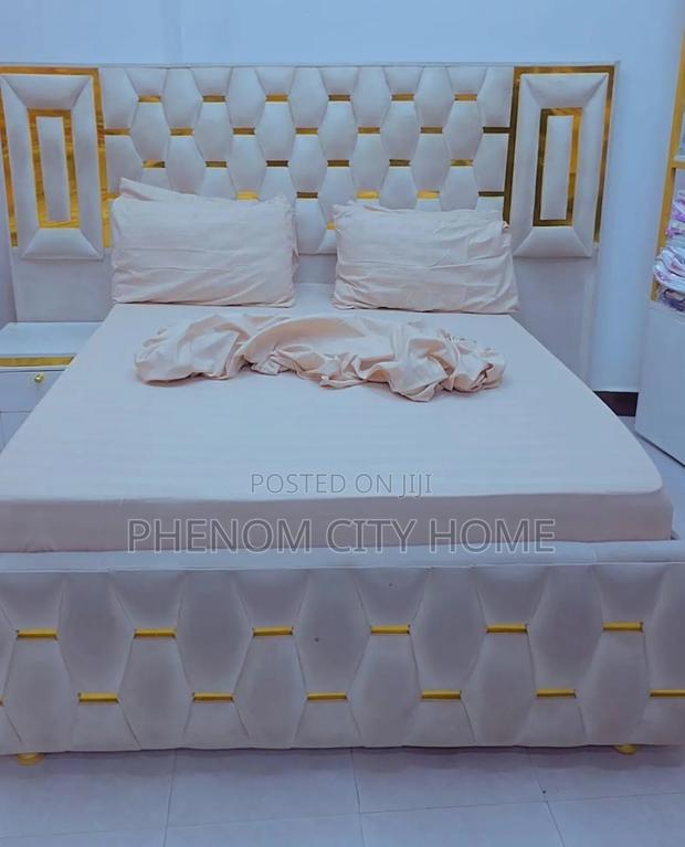 Soft Cotton Stripped Bedsheets With Cases - thumbnail 2