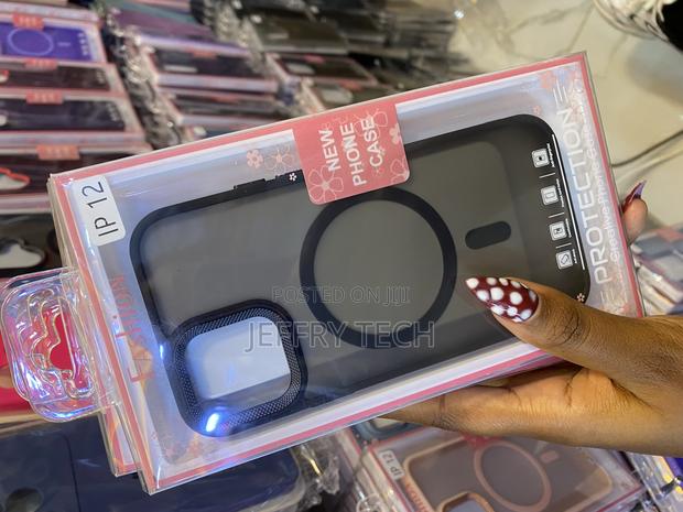 Aetech Magnetic Case for iPhone 12 Translucent Matte - thumbnail 3