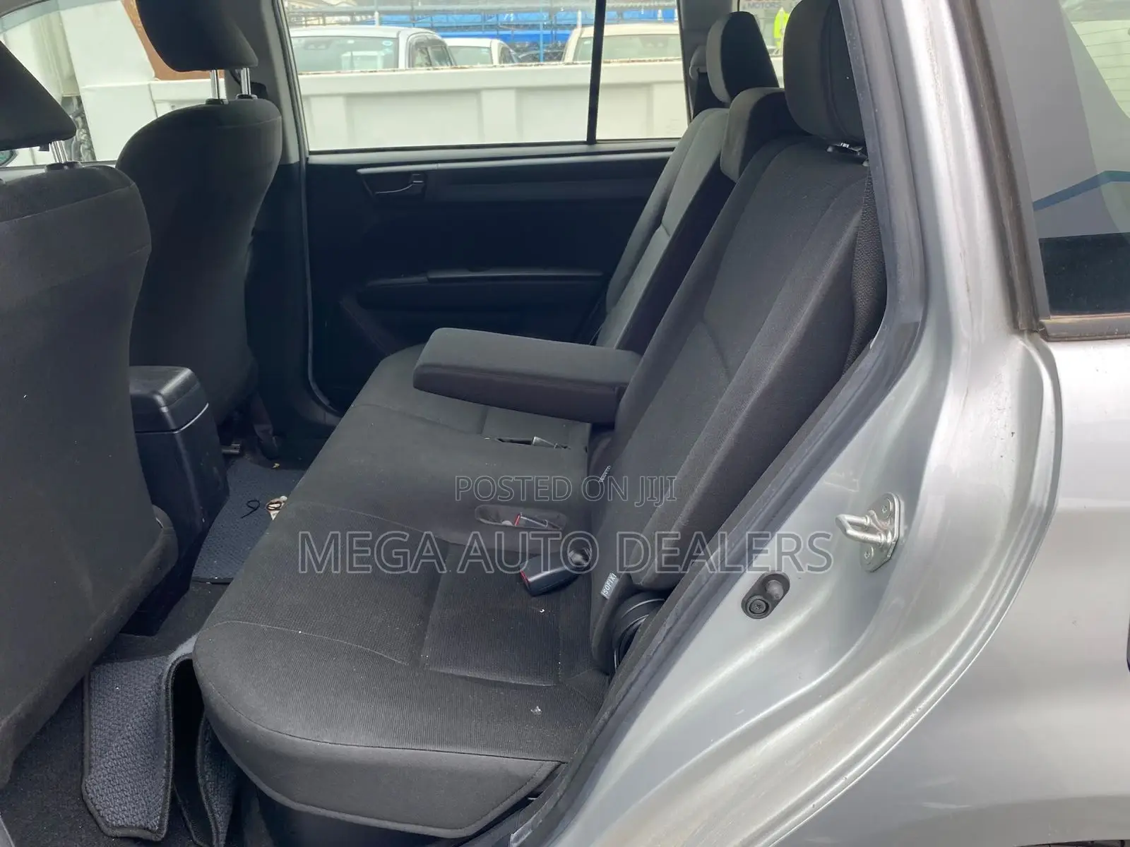 Toyota Corolla Fielder 2018 Silver