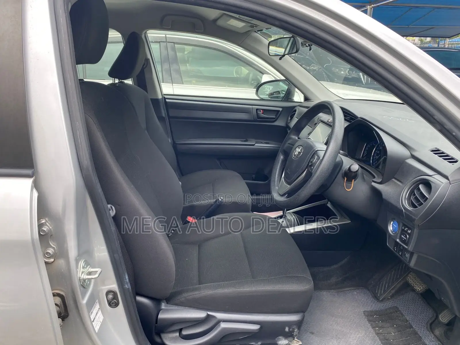 Toyota Corolla Fielder 2018 Silver