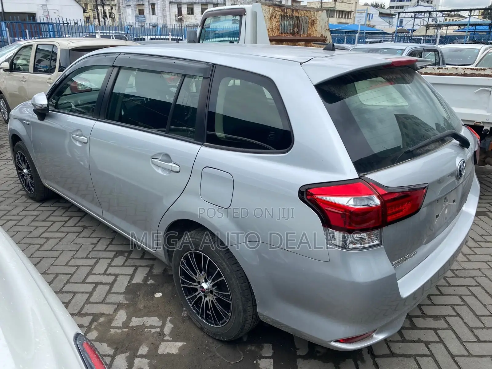 Toyota Corolla Fielder 2018 Silver