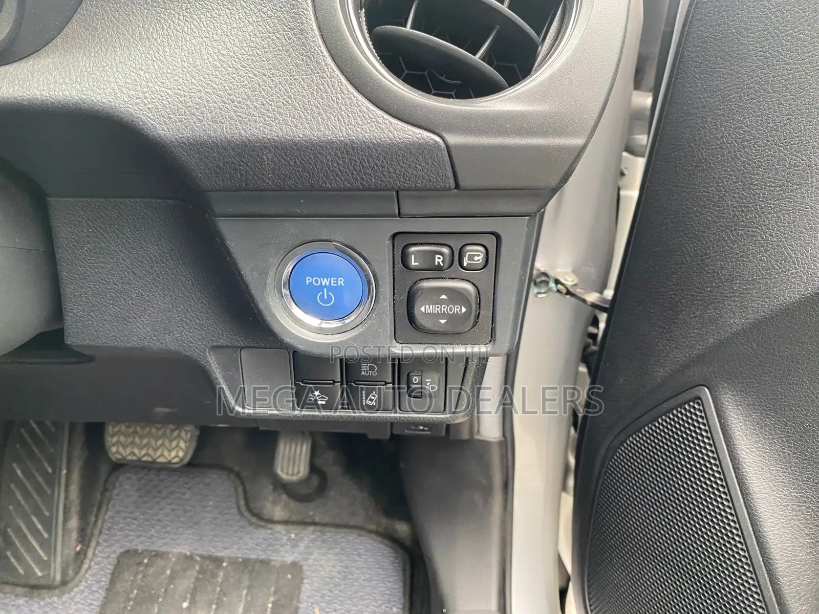 Toyota Corolla Fielder 2018 Silver