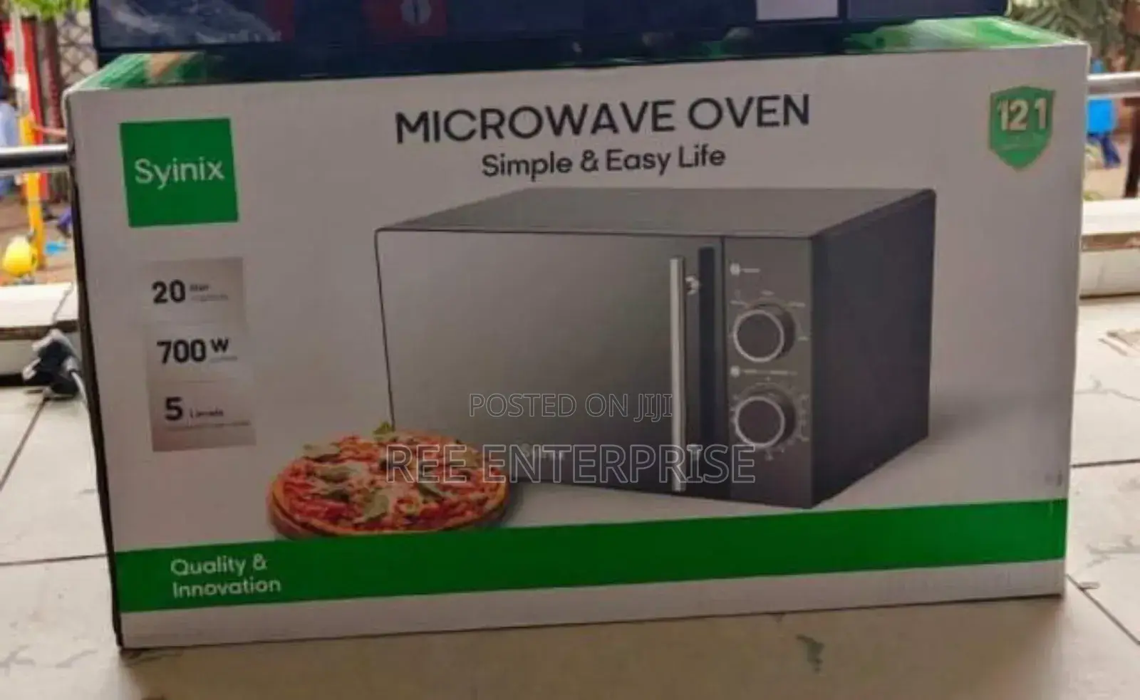 700 Watts *Synix 20l Manual Microwave!!*