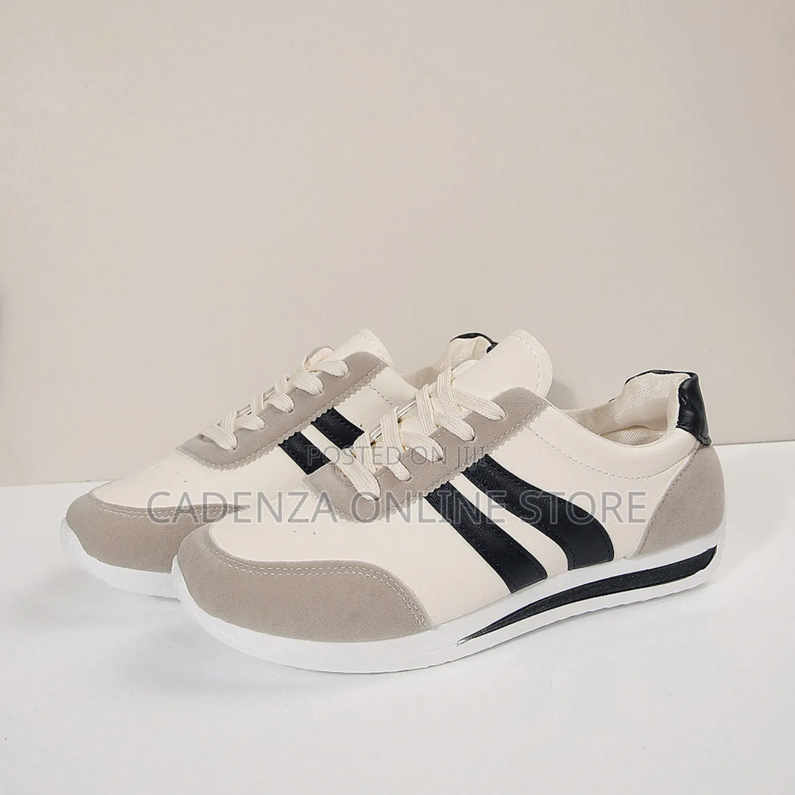 *Classic Sneakers *
*Quality *
*Size 38- 43*