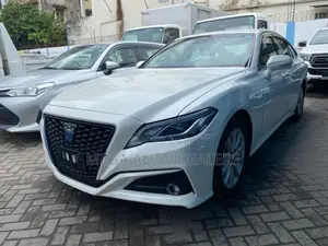 Toyota Crown 2018 Silver
