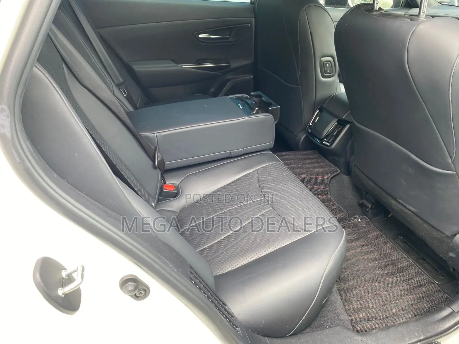 Toyota Crown 2018 Silver