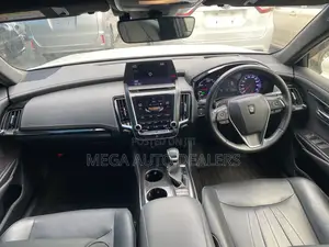 Toyota Crown 2018 Silver