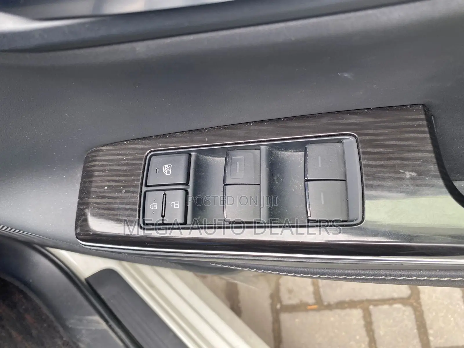 Toyota Crown 2018 Silver