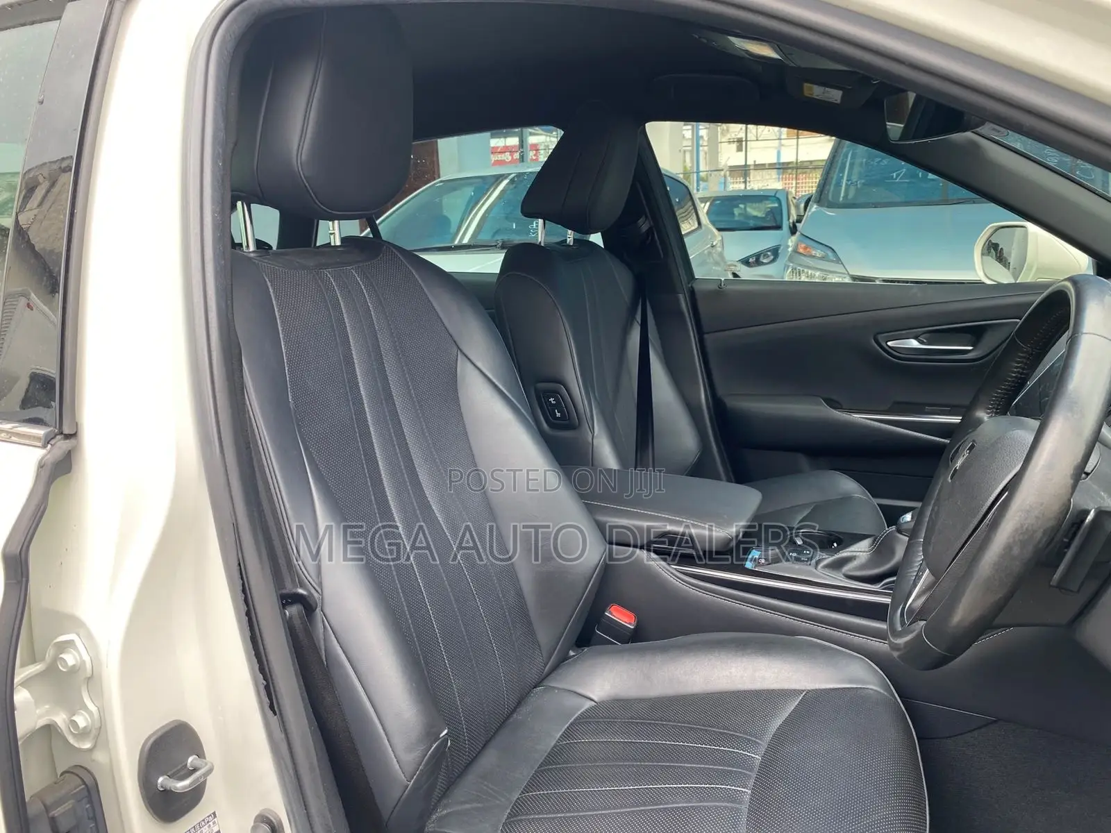 Toyota Crown 2018 Silver