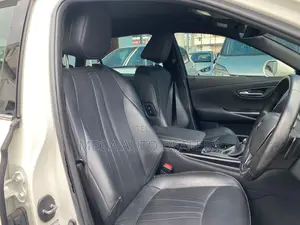Toyota Crown 2018 Silver