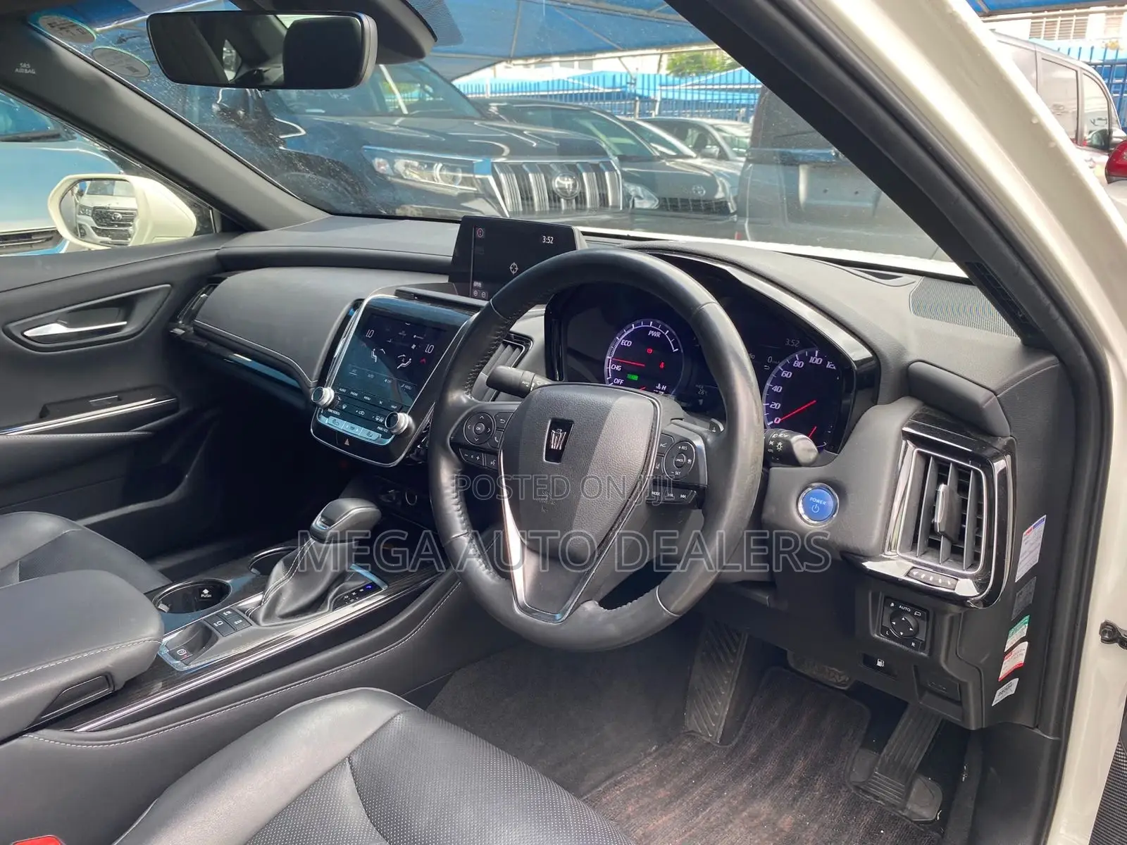 Toyota Crown 2018 Silver