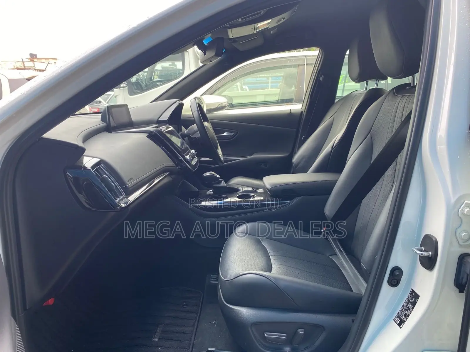 Toyota Crown 2018 Silver