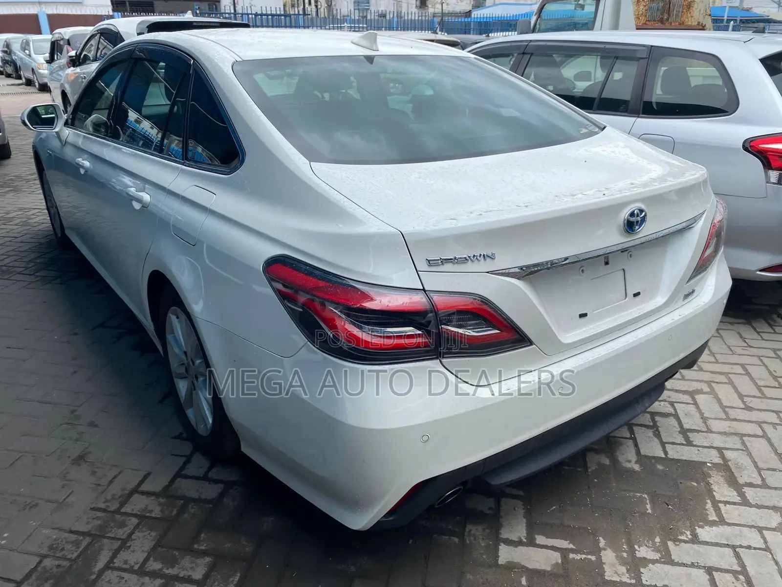 Toyota Crown 2018 Silver