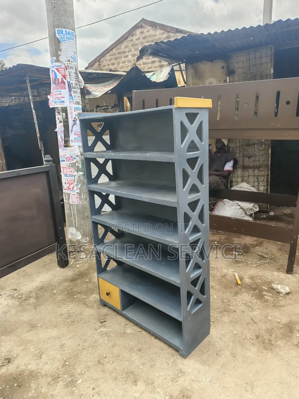 Shoerack / Bookshelves