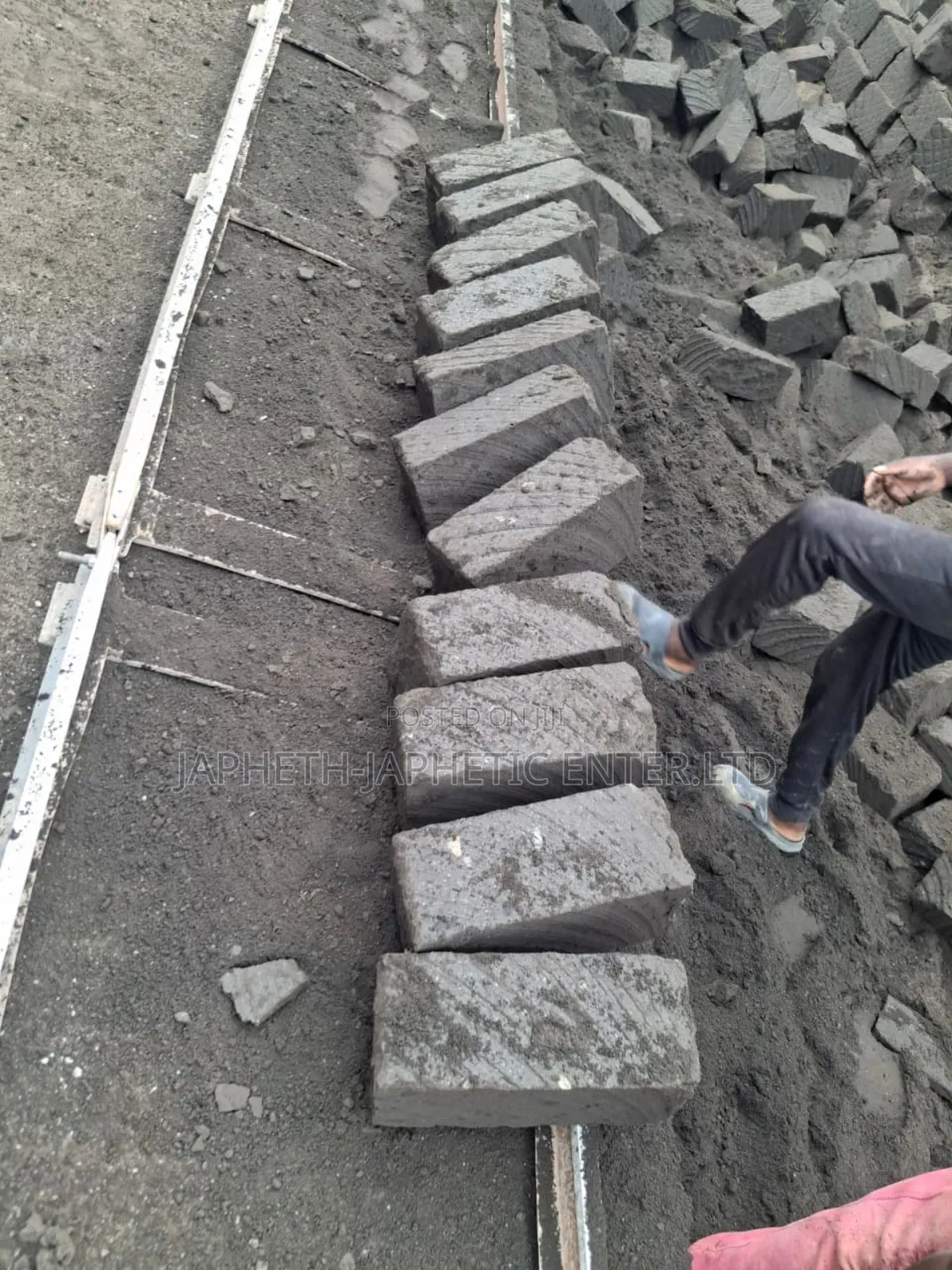 Ndarugo Machine Cut Stones 6*9