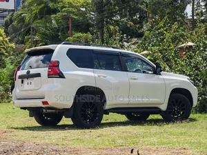 Toyota Land Cruiser Prado 2.8 2021 White