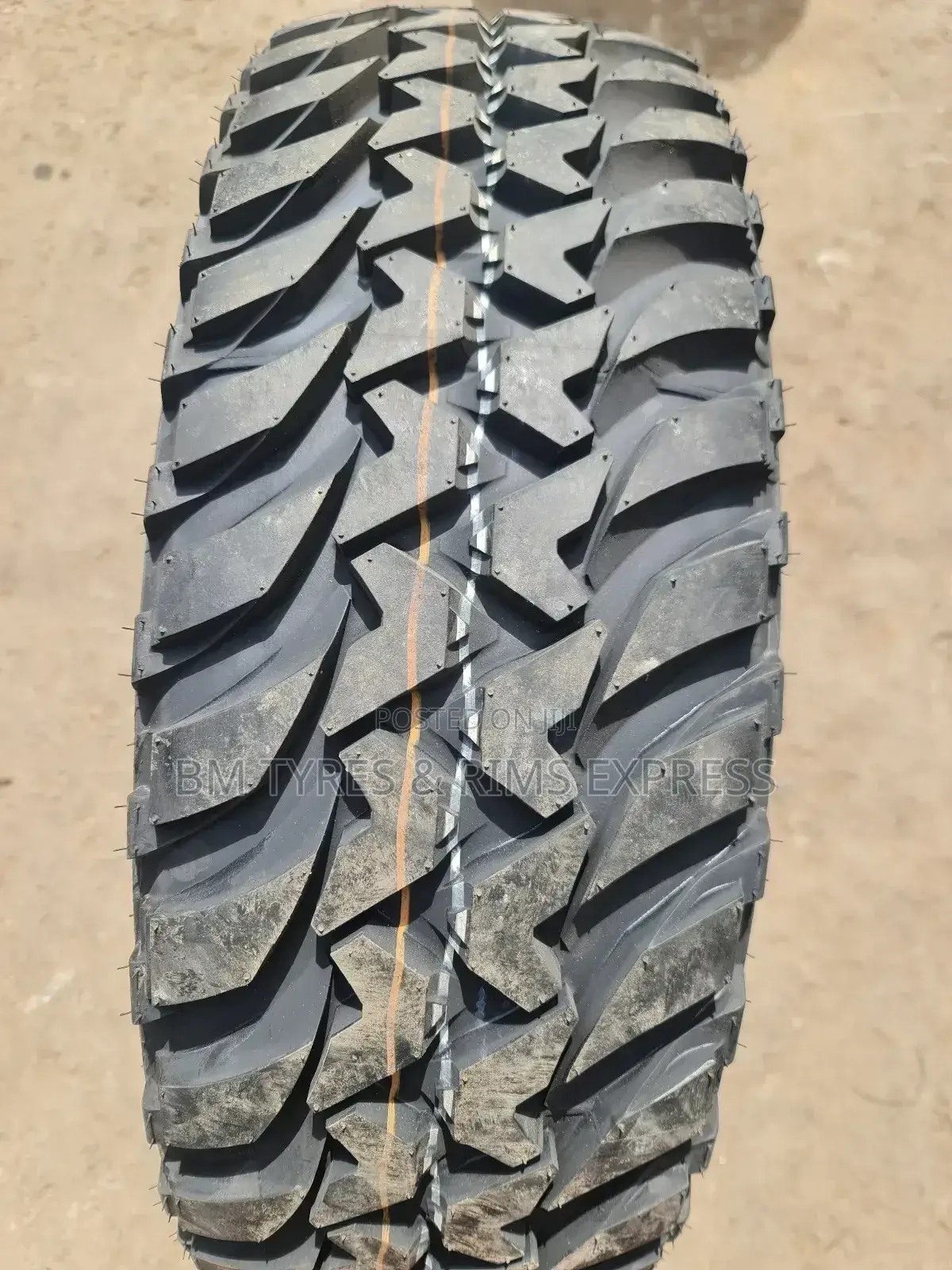 265 /75 R16 Bridgestone Tyres (Mud Terrrain) Thailand.
