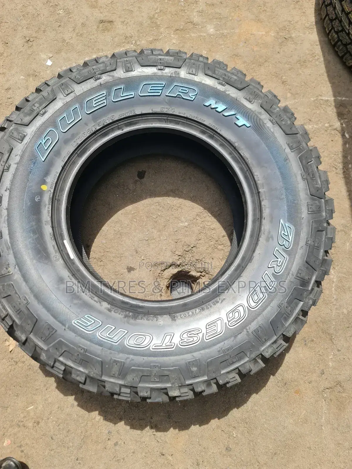 265 /75 R16 Bridgestone Tyres (Mud Terrrain) Thailand.