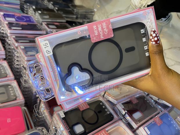 Elzzi Magnetic Guard for iPhone 16 Case Translucent Matte Hard Pc - thumbnail 2