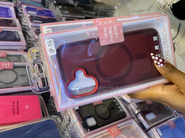 Polzzi Magnetic Guard Designed for iPhone 16 Case Translucent Matte - thumbnail 2