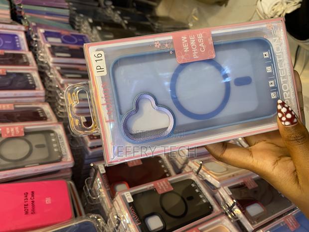 Moiker Magnetic Guard Designed for iPhone 16 Case Translucent Matte - thumbnail 3