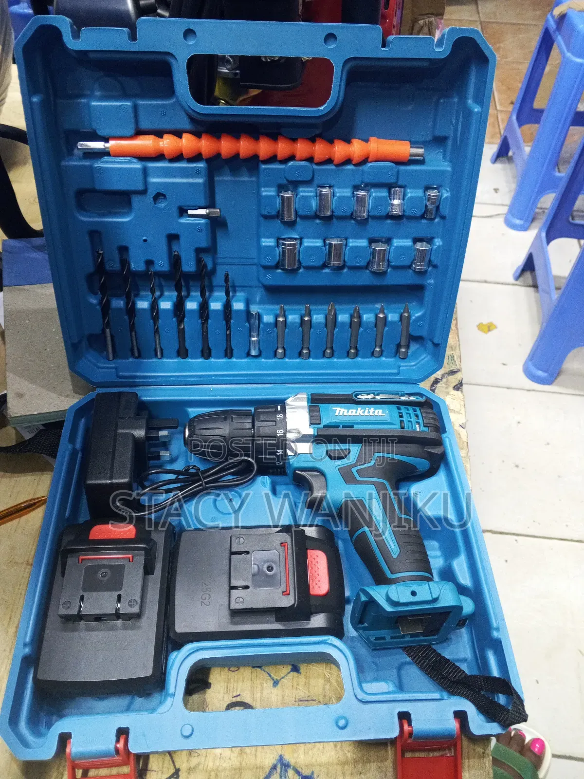 Makita Cordless Drill Set With Bits