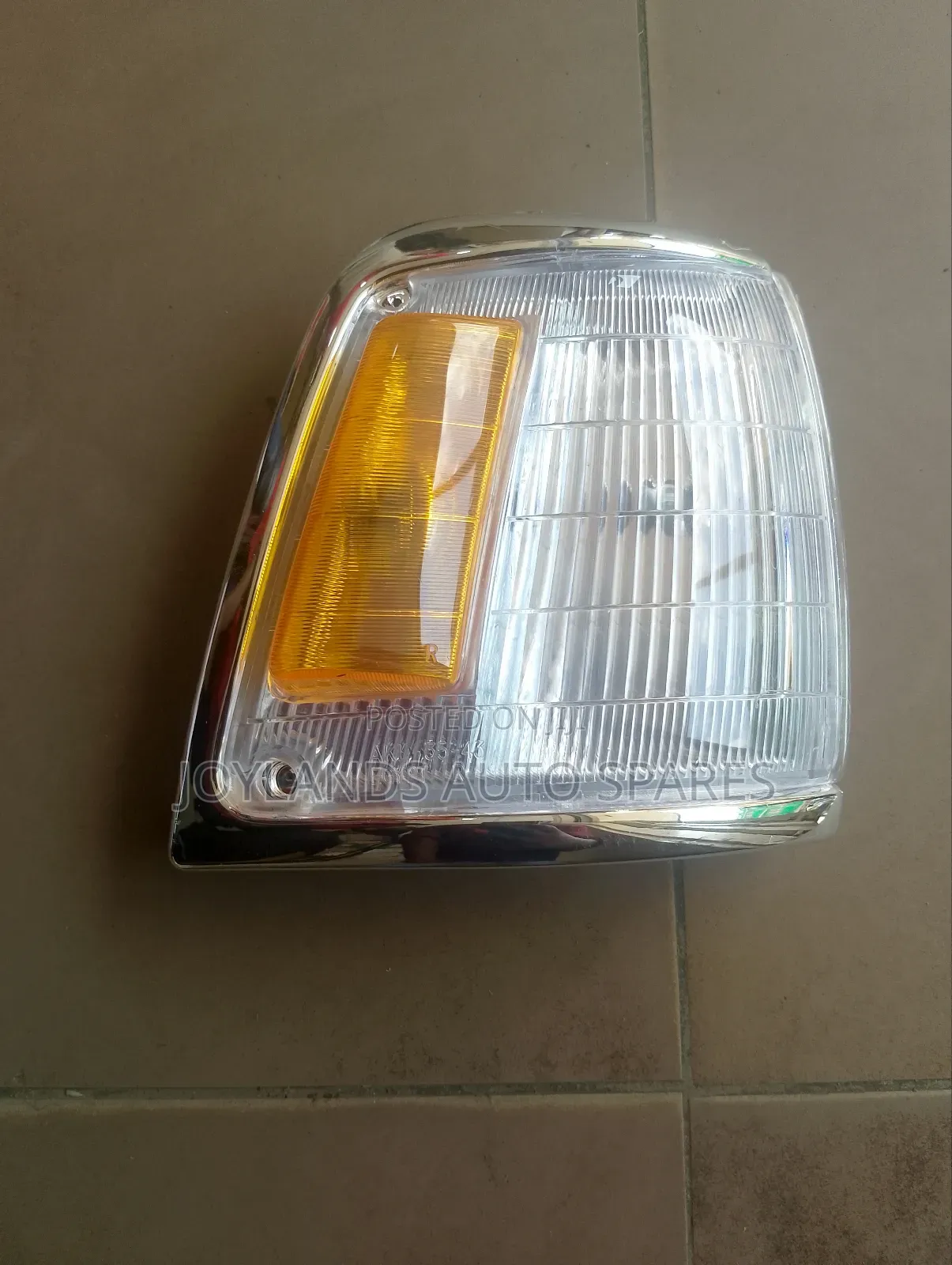 Hilux Yn85/88 Chrome Corner Lights