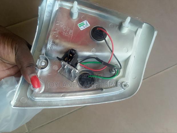 Hilux Yn85/88 Chrome Corner Lights - thumbnail 2