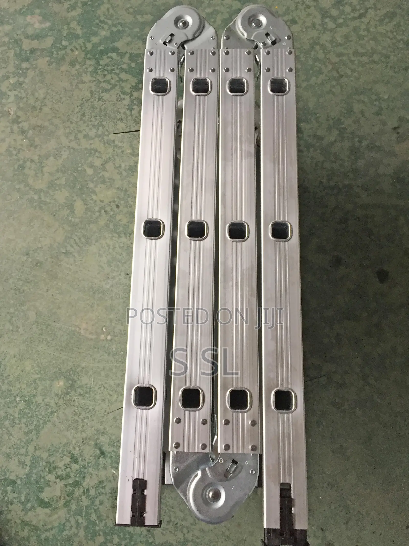 Modern 4x3 Aluminum Multipurpose Hinge Ladder