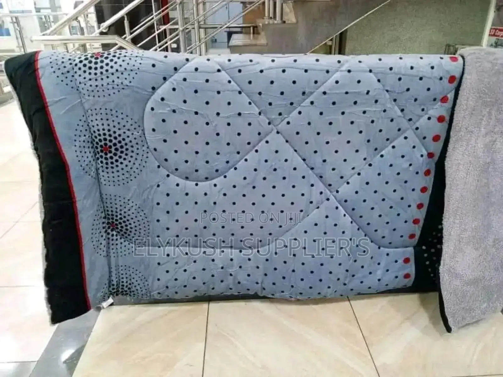 * Single Warm Woolen Duvets (1pc)*
 ~ Size; *(4*6/5*6)