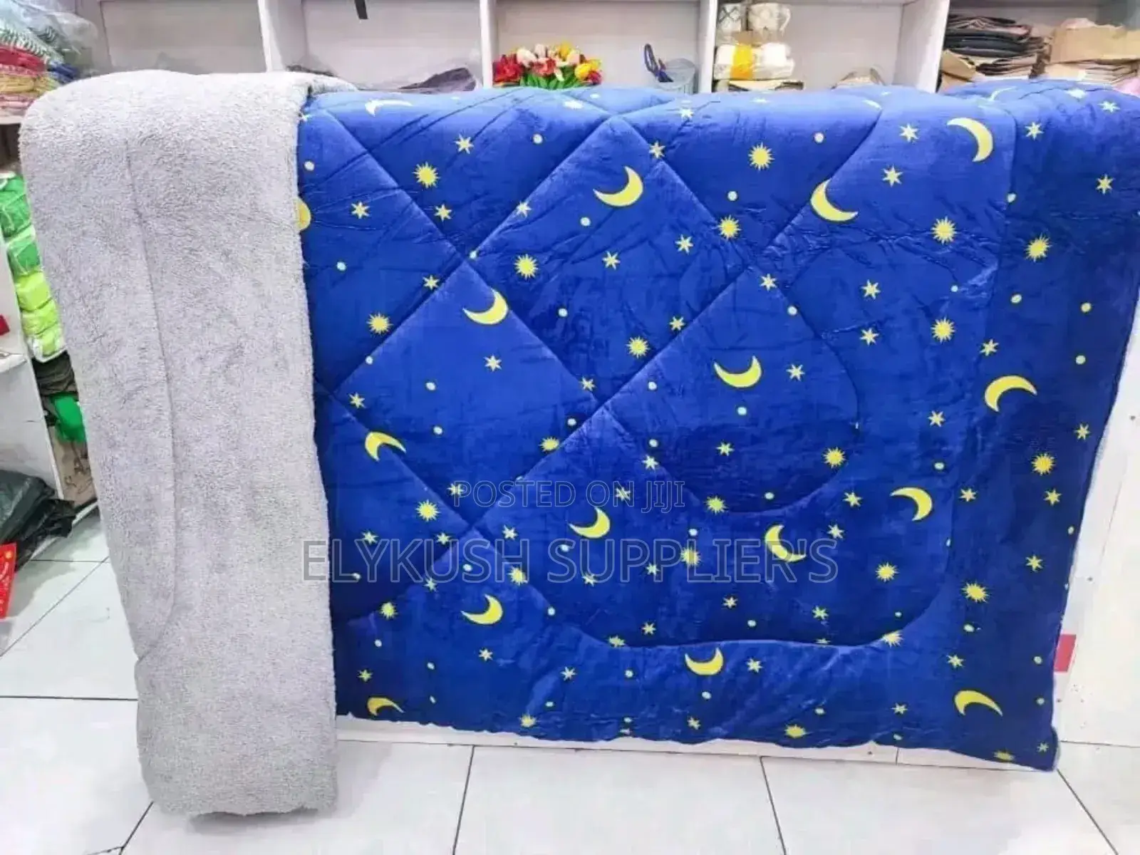 * Single Warm Woolen Duvets (1pc)*
 ~ Size; *(4*6/5*6)