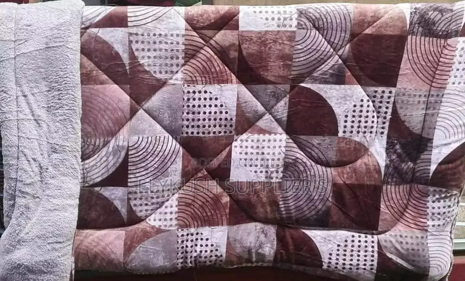 * Single Warm Woolen Duvets (1pc)*
 ~ Size; *(4*6/5*6)