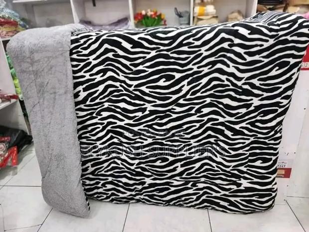 * Single Warm Woolen Duvets (1pc)*
 ~ Size; *(4*6/5*6) - thumbnail 8