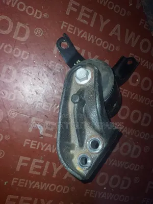 Engine Mount Toyota Spade