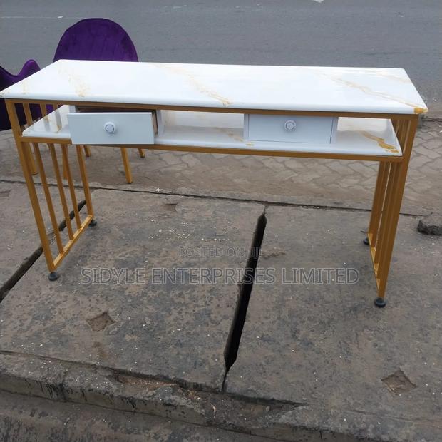 Double Size Nail Table - main view