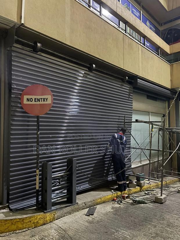 Professional Manual Roller Door Installation Services - thumbnail 3