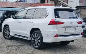 Lexus LX 570 AWD 2018 White