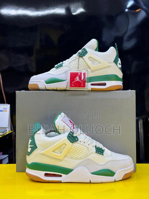 Nike Sb Air Jordan 4
*“ Pine Green“