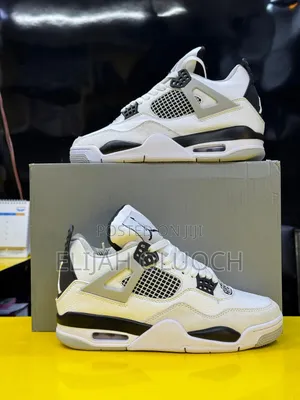 Air Jordan 4 Retro
“*Millitary Black “