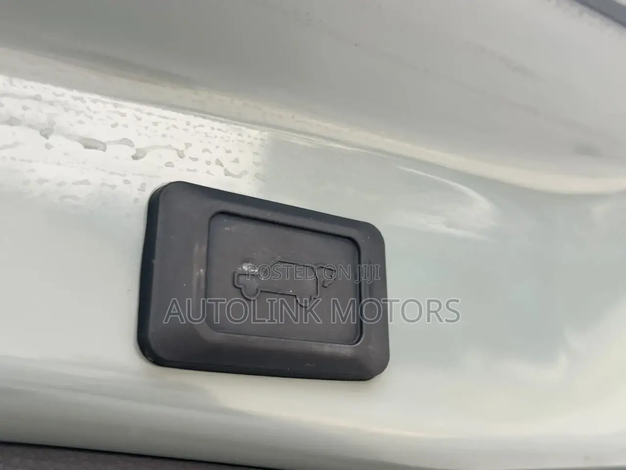 Toyota RAV4 Adventure 2019 Green