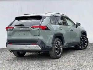 Toyota RAV4 Adventure 2019 Green