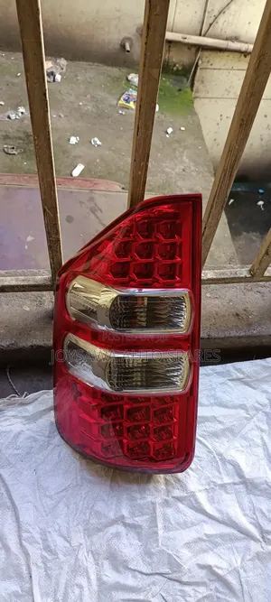 Toyota Noah 2012 Taillight