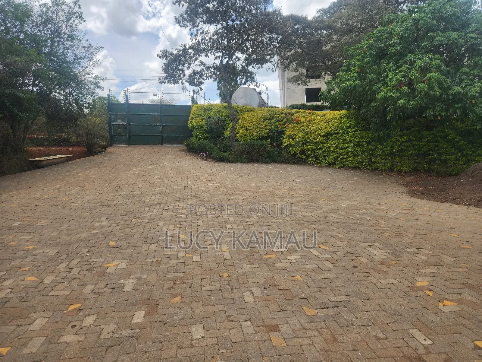 3⁄4 Acre Gem Fronting River and Nairobi National Park