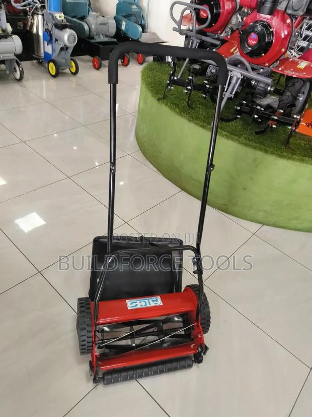 Manual 18i Inches Lawn Mower With a Collection Bag