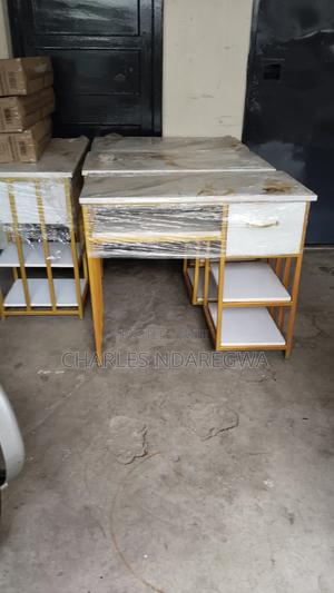 Manicure Table - main view