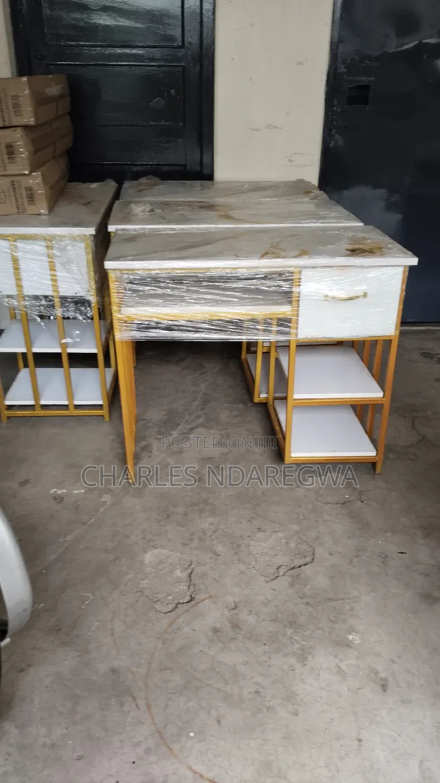 Manicure Table