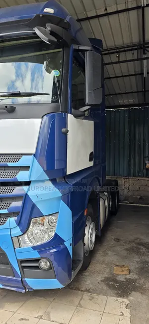 Mercedes-Benz Actros Blue 2545